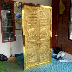 Pengrajin Pintu Kabah Kuningan Tembaga